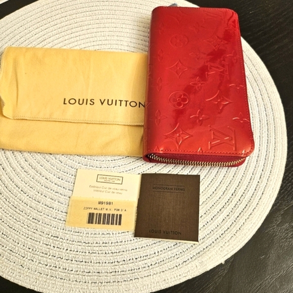 Louis Vuitton Zippy Wallet Monogram Vernis – Pomme d’Amour (Red) | BRAND NEW - Picture 9 of 14